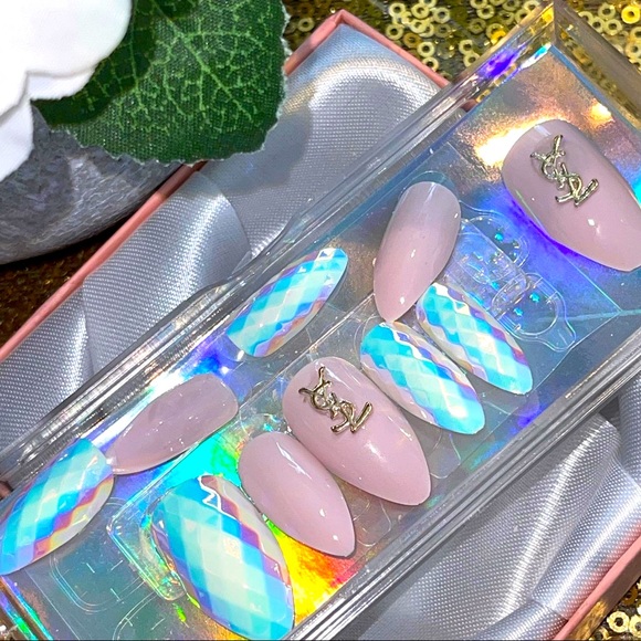 Press on nails - Picture 2 of 4